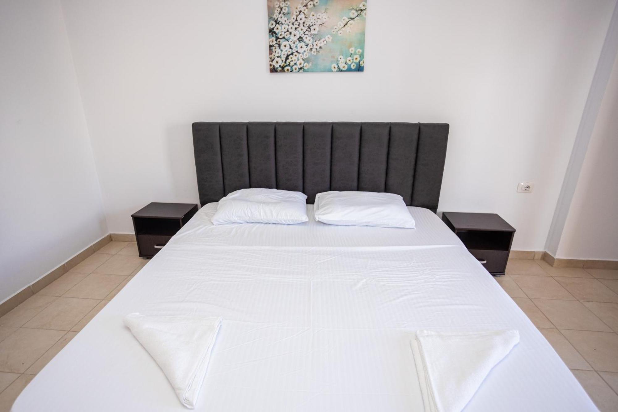 Emigres Apartments Vlorë 外观 照片